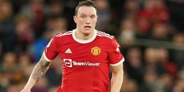 Phil-Jones-Umumkan-Pensiun-di-Usia-32-Tahun